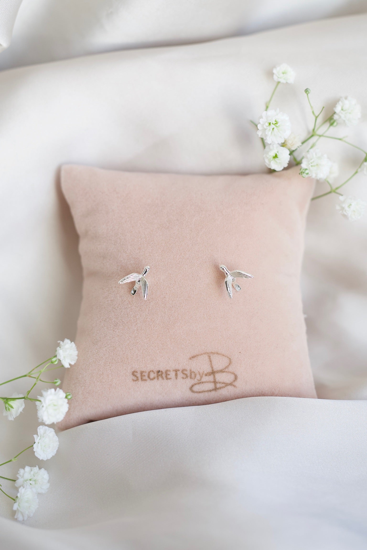 Hummingbird earstuds silver