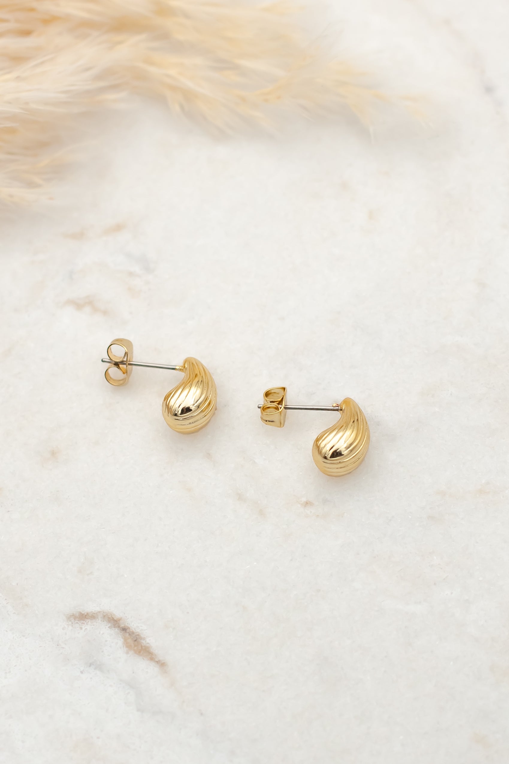 Daria drop earrings