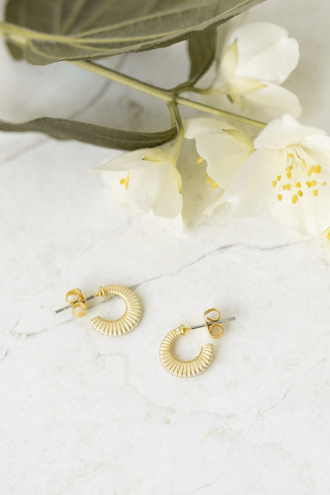 Lola petite earring creme