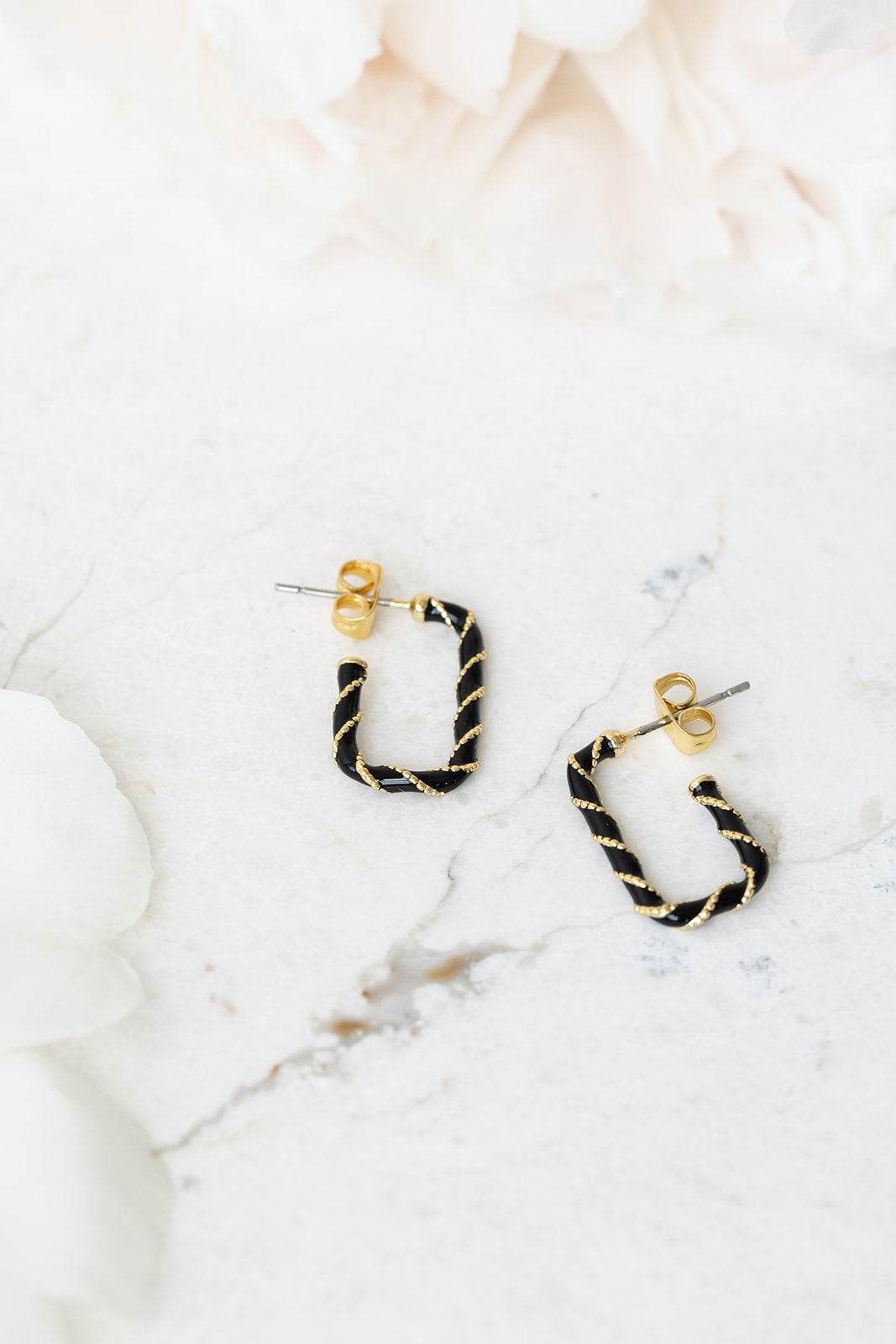 Carolina twisted square earrings black