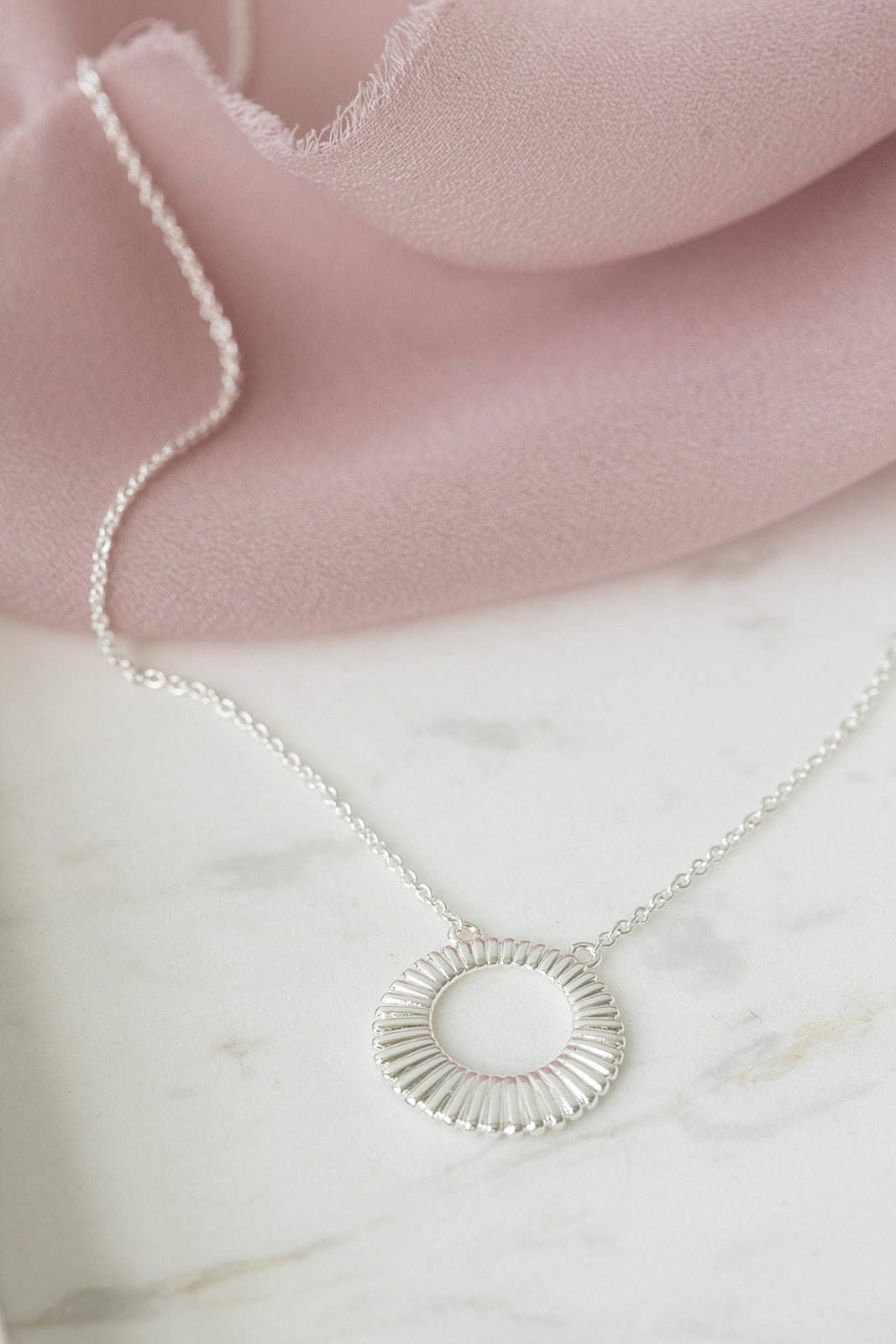 Lola necklace silver