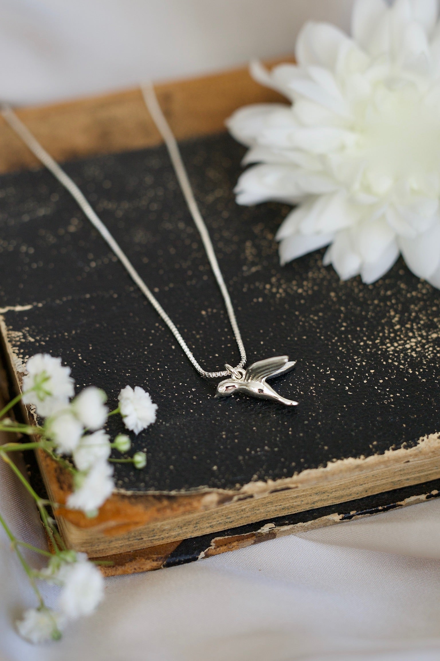 Hummingbird necklace silver