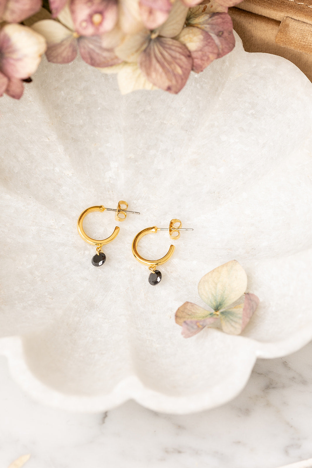 Betsy earrings black